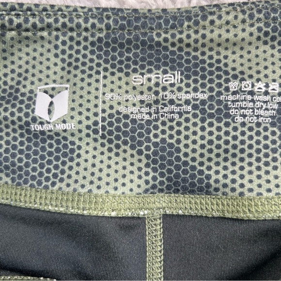 Tough Mode Shorts Womens Small Activewear Camouflage Sweat Wicking Mid Rise Camo - Picture 2 of 4